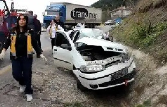 Kastamonu'da tırla otomobil çarpıştı: 3 ölü, 2 yaralı