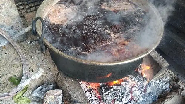 Çam kozalağından üretilen pekmez ilgi görüyor