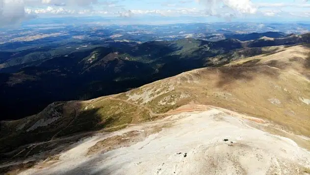 Ilgaz Dağı'nın zirvesindeki mezarlar dikkat çekiyor