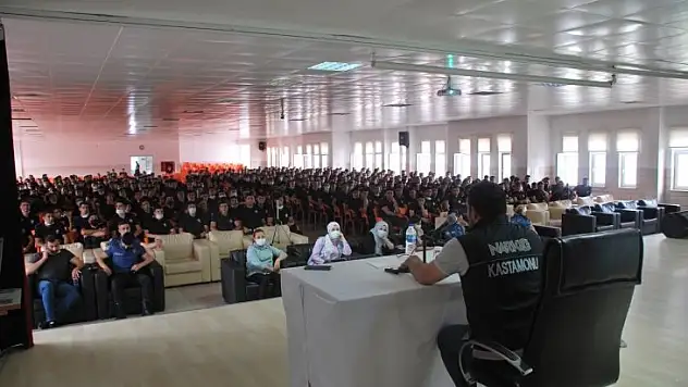 'En İyi Narkotik Polisi Anne' semineri düzenlendi