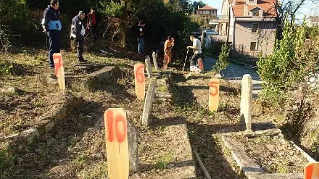 11 mezar yeni yerine taşındı