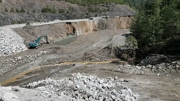 122 yıllık tarihi köprü sel felaketinde zarar gördü