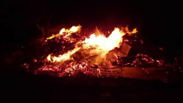 12 Kişilik İki Aile Kış Günü Evsiz Kaldı 