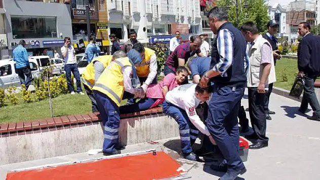 15 Yıllık Eşini Bıçakladı