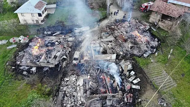 2 kişinin öldüğü yangının boyutu gün ağarınca ortaya çıktı