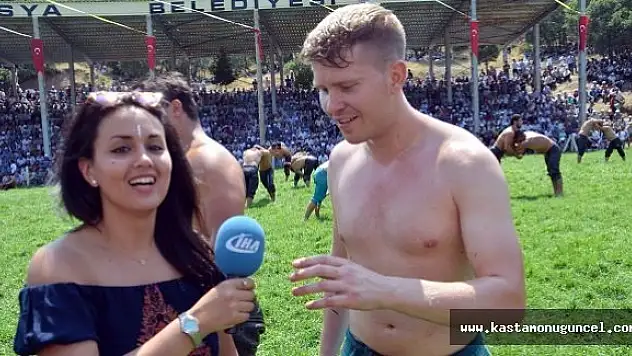 Türk ve İngiliz Güreşçiler Er Meydanında Kapıştı