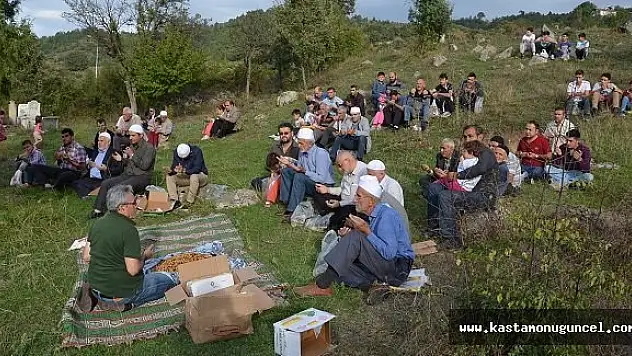 Bayram arefesi mezarlıklara ziyaretçi akını