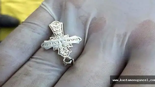 Öldürülen Teröristin Boynundan Haç İşareti Çıktı