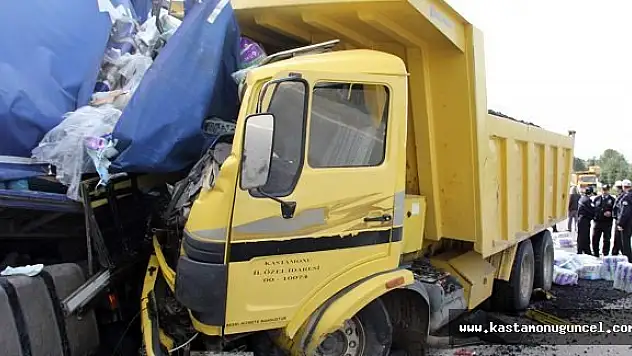 Freni Boşalan Kamyon Tır'a Çarparak Durabildi