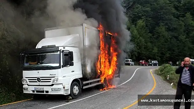 Kastamonu'da Seyir Halindeki Kamyon Alev Aldı