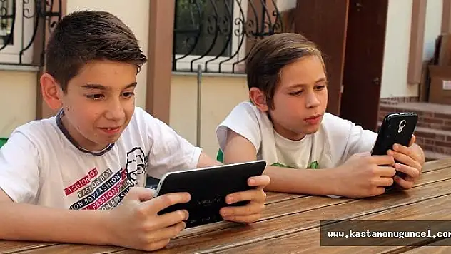 Sosyal Medyada En Büyük Tehlike Sanal Zorbalık ve Cinsel İstismar