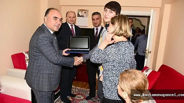 Vali Günaydın, şehit ailesini ziyaret etti