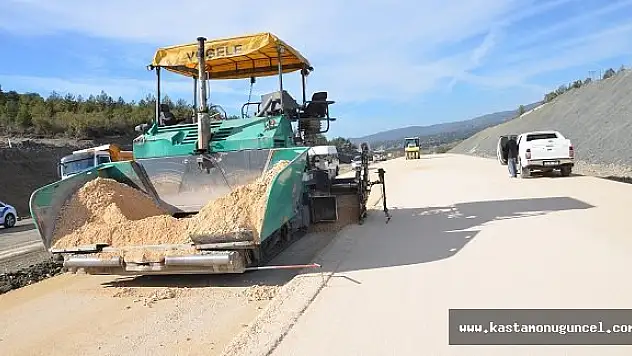 Hanönü'de Bölünmüş Yol Çalışmaları Devam Ediyor