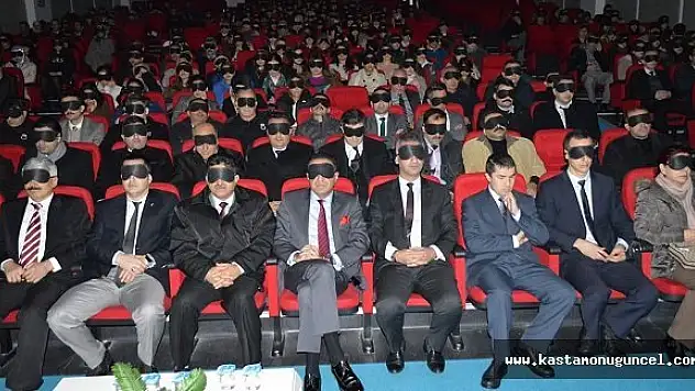 Engelliler Gününde Gözleri Kapalı Film İzlediler