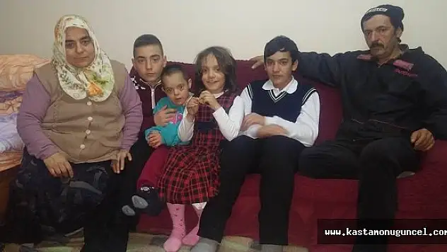 Evi Yanan 4 Çocuklu Aile Yardım Bekliyor