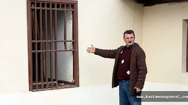 Hırsızlar Tarihi Camiyi Talan Etti