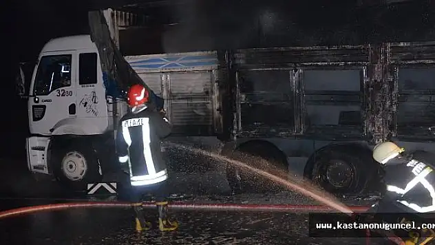 Seyir Halindeki Kamyon Alev Alev Yandı