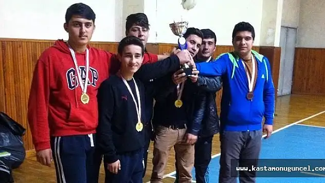 Tosya İHL Güreşte İl Birincisi Oldu