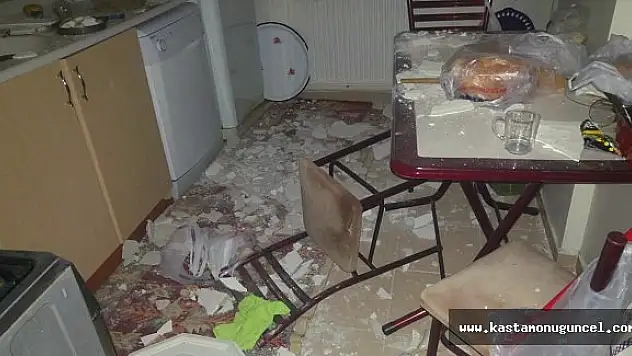 Yemek Yaparken Evin Tavanı Üzerine Düştü