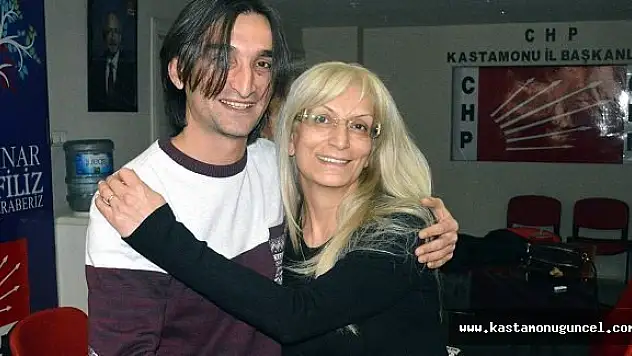 CHP Kadın Kollarından Ödül Alan Gazeteciye Jest