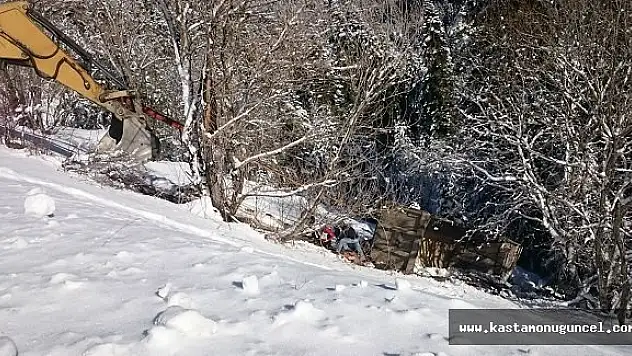 Hafriyat Kamyonu Uçuruma Yuvarlandı