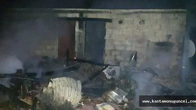 Çatalzeytin'de Bir Ev Kül Oldu