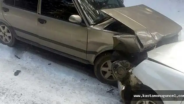 Otomobiller Kafa Kafaya Çarpıştı: 6 Yaralı