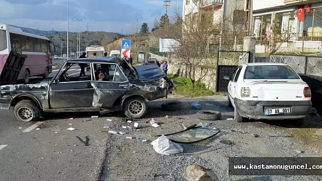 Çaldığı Arabayla Alkol Almaya Giderken Kaza Yaptı