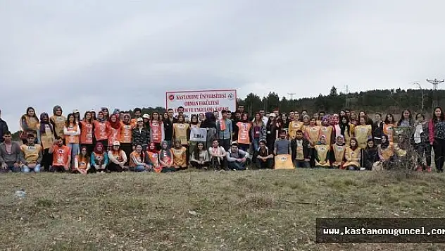 Genç TEMA'dan Fidan Dikimi