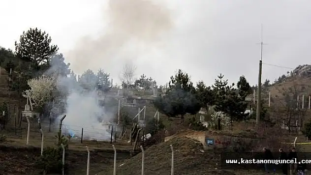 Mezar Kazılırken El Bombası Bulundu