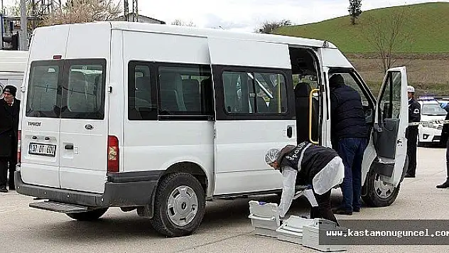 Polis Memuru Minibüste İntihar Etti