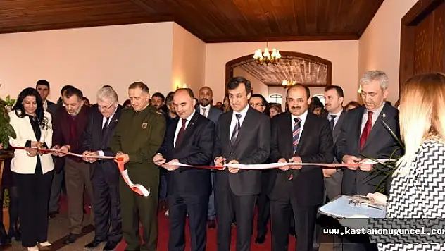 Rektörlükte Ebru Sergisi Düzenlendi