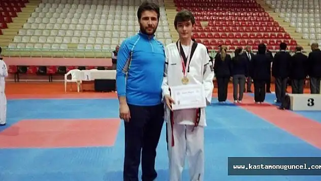 Taekwondo'da Onur Talha Birinci Oldu