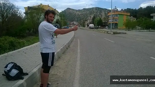 Üniversiteli 2 Öğrenci Otostopla Tura Çıktı