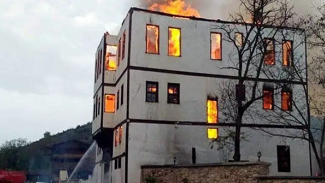 185 Yıllık Tarihi Şadibey Konağı Küle Döndü