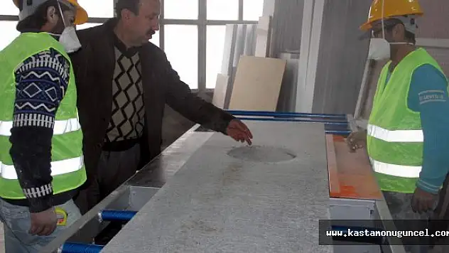 İşiçilerin Durumuna Üzüldü, Makine Üretti