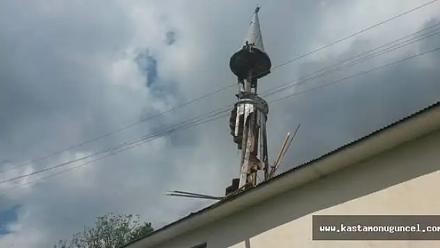 Kastamonu'da Minareye Yıldırım Düştü