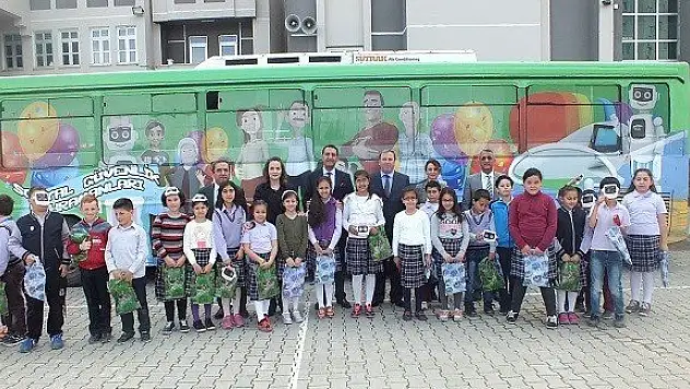 KIT-UP Otobüsü Öğrencilerle Buluştu