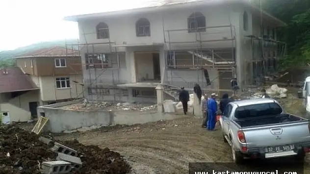 Köyüne 1 Milyon TL harcayarak Cami yaptırıyor