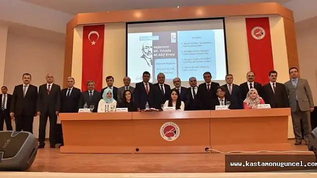 Mehmet Akif Ersoy, Panelle Anıldı