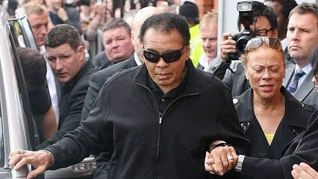 Efsane Boksör Muhammed Ali vefat etti