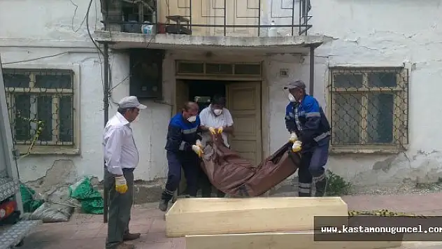 Kötü koku gelen evden ceset çıktı