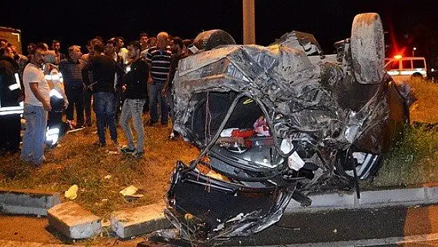 Otomobil sürücüsü, yaşam mücadelesini kaybetti