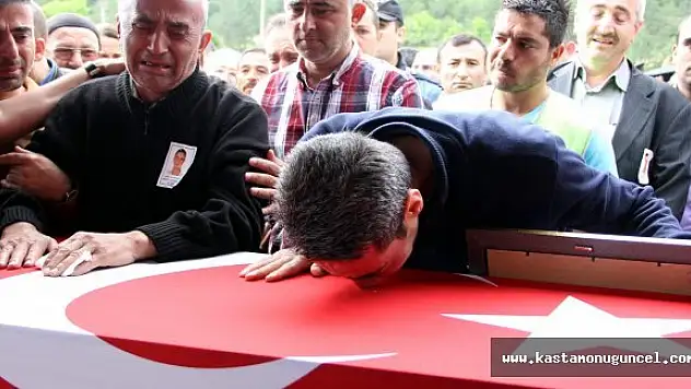 Şehit polis, bebeğiyle son yolculuğuna uğurlandı