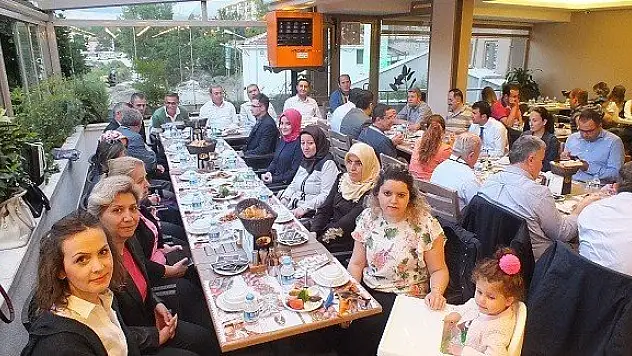 SGK çalışanları iftar yemeğinde biraraya geldi