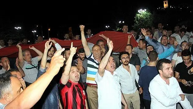 Kastamonu'da binlerce vatandaş sokağa döküldü