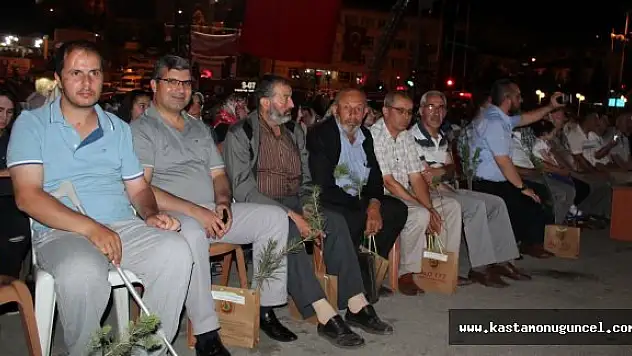 Demokrasi şehitleri için bin 500 fidan dağıtıldı