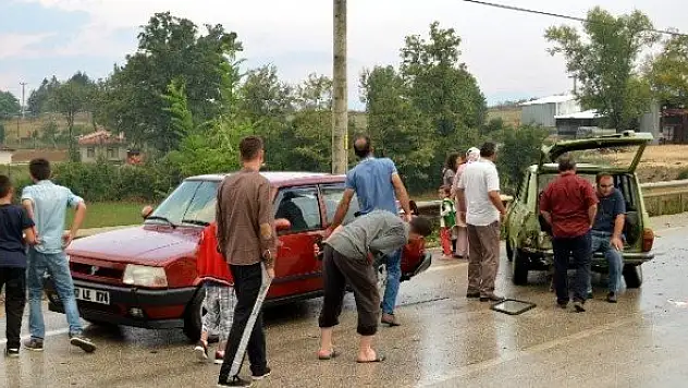 Kazaya yardım etmek isterken kaza yaptılar