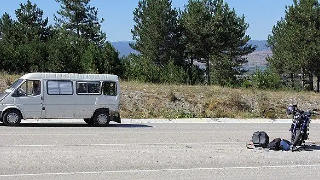 Motosikletli minibüse çarptı: 1 yaralı