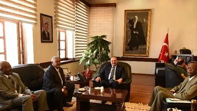 Sudan'dan gelen heyet, Rektör Aydın'ı ziyaret etti